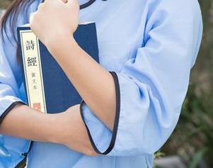 尤果网 – 理想中的连衣裙，李颜儿驾驭，无圣光的默契搭配