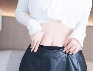 尤蜜荟 – 是小逗逗的制服写真套图，让我对传奇的定义有了新的理解…有些东西，不可言说。
