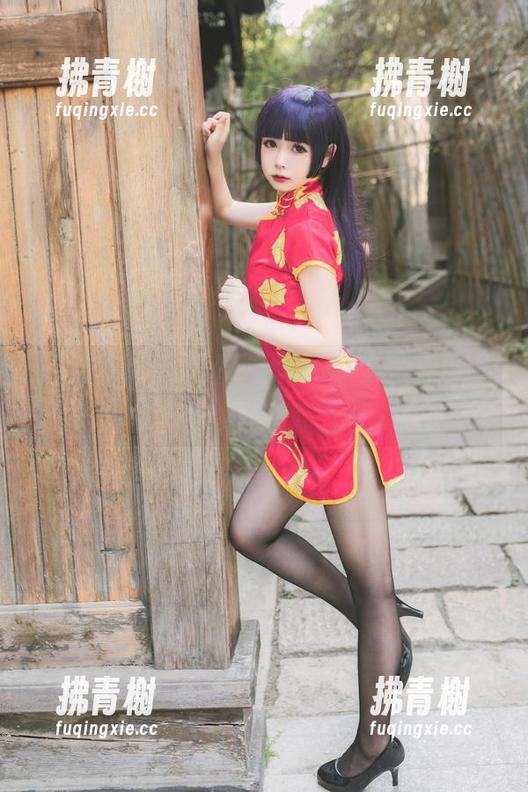 今天更新：巧克力小圆面包的泳池cos，又是一次头脑风暴