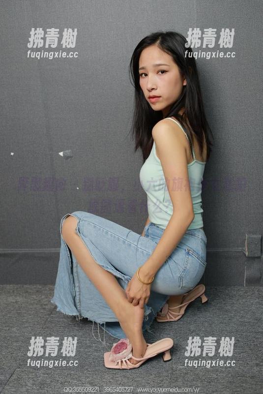 异思趣向-小六 异思趣向 - 别眨眼,小六的旗袍少女私拍原图透着什么?