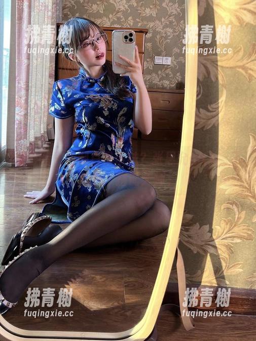 微密圈 - 定制白吊带袜？张思允nice，不愧是个搭配大师。