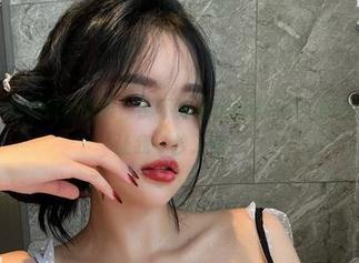 微密圈 – 与其说是眼镜，倒不如说是张鑫baby的私拍狂想：让我一秒入戏。