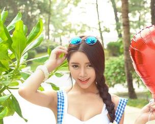 推女神 – 红裙图包，施忆佳Kitty酱带我体验一场裙子里的小风波