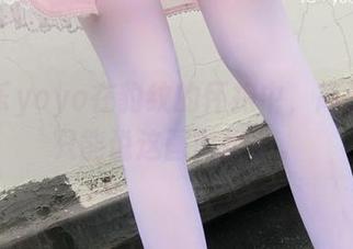 摇摇乐yoyo在豹纹的怀抱中，高清美图只能说这画面绝了。