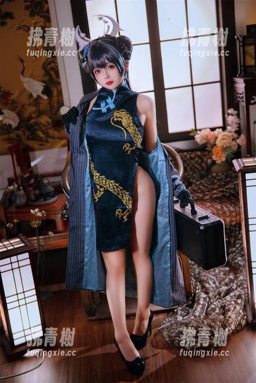 日奈娇的温柔cos，这画面让我有点小失神呢，真是忍不住多看几眼。