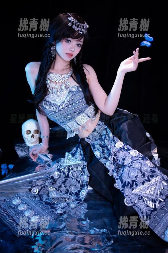 星黛鹿鹿i的全套原图：不止是女警，还有一颗拒绝被拘束的心