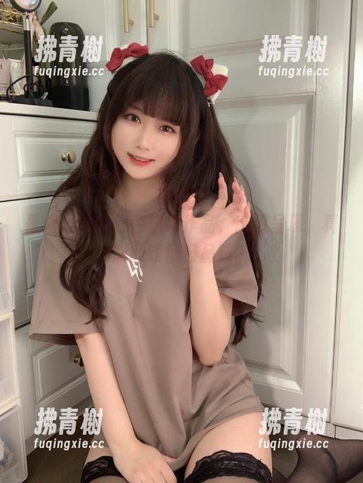 是依酱呀的红色旗袍作品，高清呈现，真想闭眼慢慢品味。