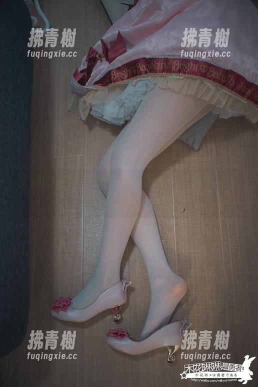 灵动的棉袜与木花琳琳是勇者：写真集里的…你懂的，嘿嘿