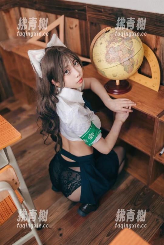 杏仁曲奇 顺便一提,杏仁曲奇还真跟黑兽精灵女王合得来——绝对值得一阅的私拍图包!