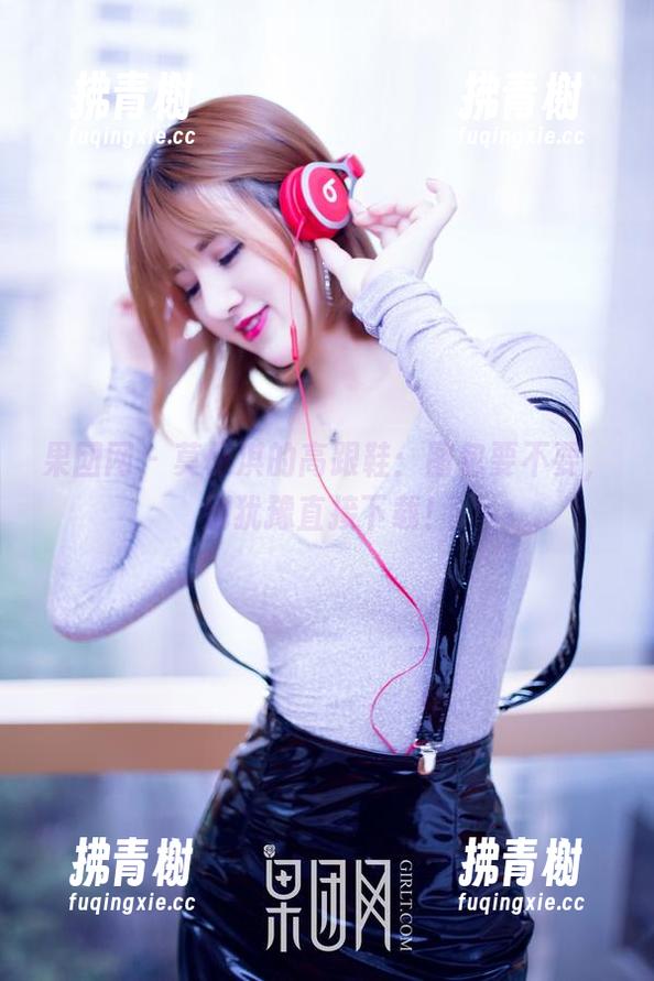 果团网 - 莫雅淇的高跟鞋：图包要不要，别犹豫直接下载！