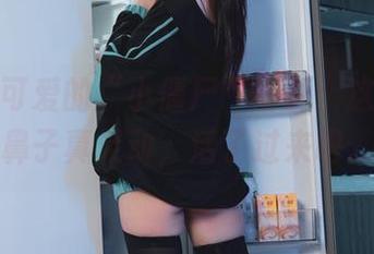 柒柒不可爱的“小僵尸”写真：这小家伙鼻子真灵动，活了过来吧。