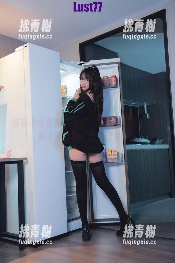 柒柒不可爱的“小僵尸”写真：这小家伙鼻子真灵动，活了过来吧。