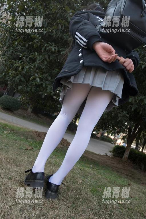 森萝财团 - 更新来了，小满的少女写真让我想捏一捏