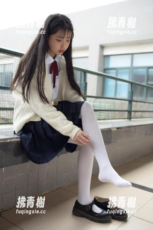 森萝财团 这不是单位团建!森萝财团的美图让你以为在户外丝足秀小聚呢!