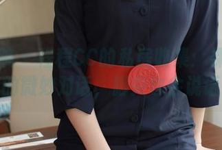 模范学院 – 程程CC的私房收集：裸足与花草的微妙对话，脚尖也会说话？