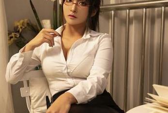洛璃LoLiSAMA黑丝女仆图包，放轻松，免费领取快来！