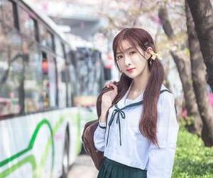 原图中王羽杉的礼服引发了我的购物欲，分享给大伙，消费欲出没了呢…