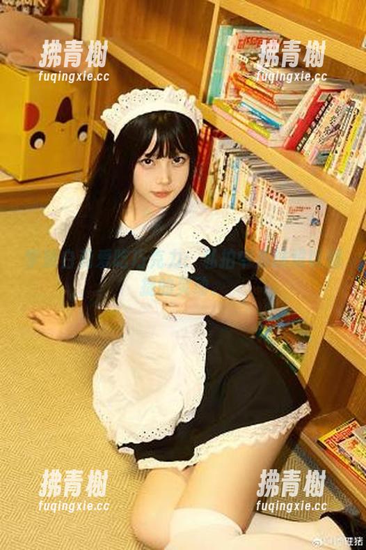 学妹白莉爱吃巧克力：私拍中那抹难以捕捉的灵动。