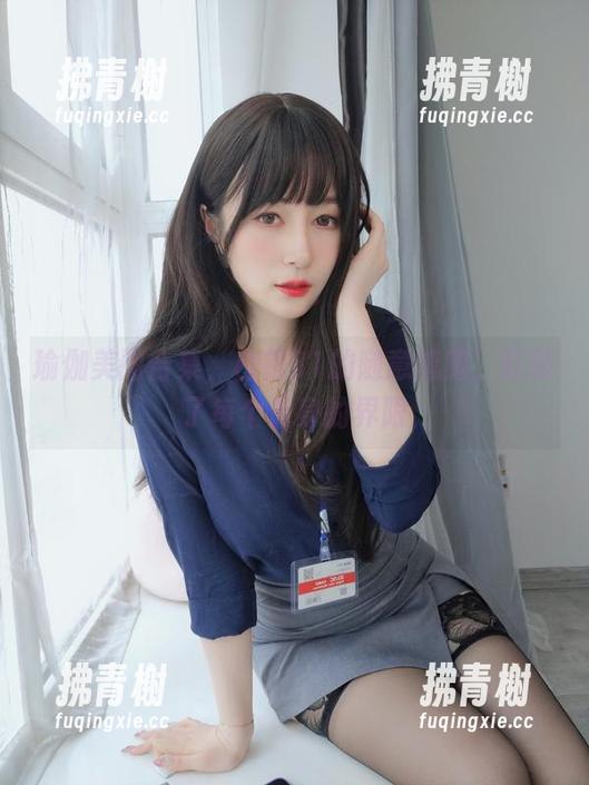瑜伽美图合集，白银81的随意流露，打破了每个俯身的界限