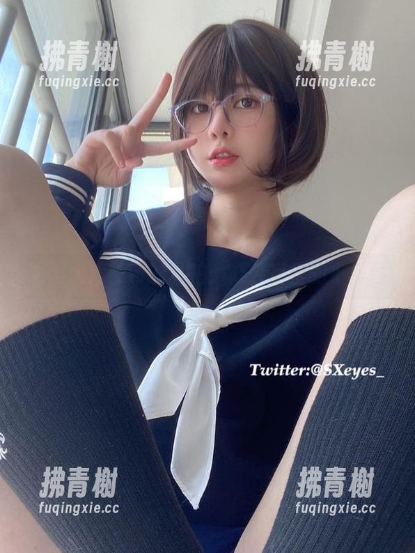 眼酱大魔王w的私拍：办公室里的小风骚