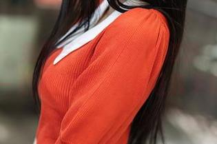 秀人网 – 免费写真中的z杯悠悠，职业装也有一点点小怪，如果让我来搭配…