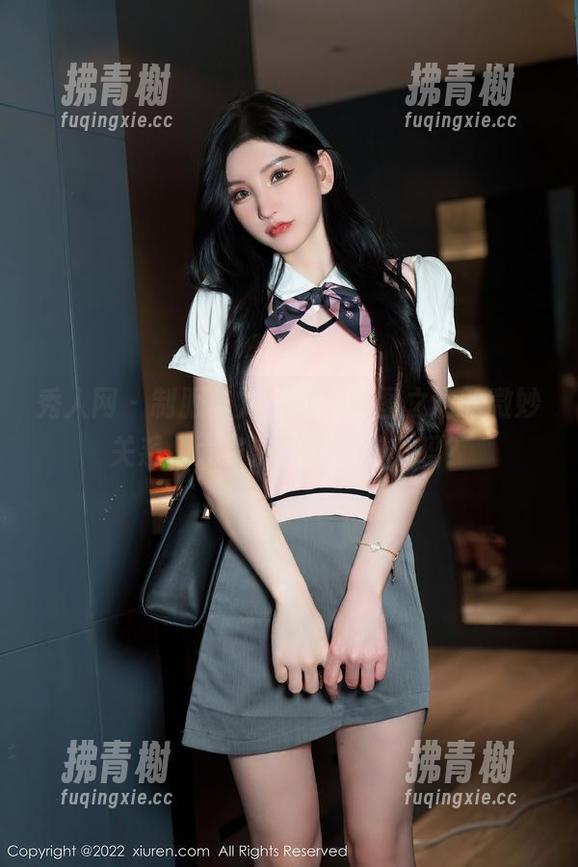 秀人网 - 制服与刘婷婷，套图之间的微妙关系，大家注意到的细节吗？