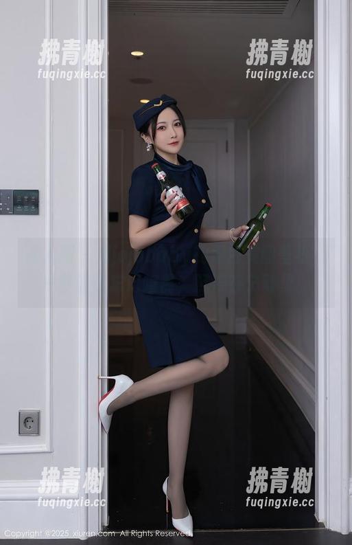 秀人网 - 周jojobaby的黑色美图壁纸，一秒让你忘记喧嚣，沉浸在宁静里。