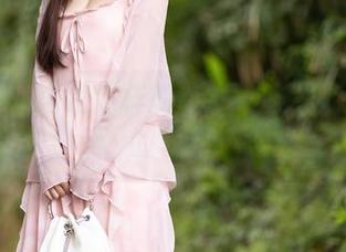 秀人网 – 这是怎样的修女？在线盯着周慕汐baby的写真流连忘返