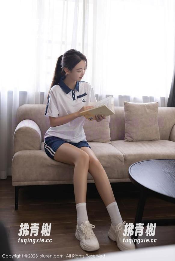 秀人网 - 安然Maleah的丝袜与我：原图不是我要的，是我跑去找的！