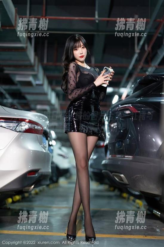 秀人网 - 明日花桃桃的图片合集—红裙与各种疑问，看得人头痛！