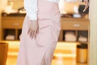 秀人网 – 柚柚小奶瓶在礼服中的每一瞬，都被高清记录下来，你敢不敢多点赞！