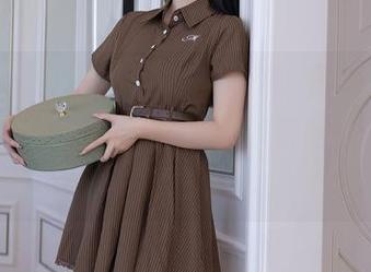 秀人网 – 光阴如马尾般飘动，王乔恩Abby的双马尾套图和合集让人想起了青春的尾巴。