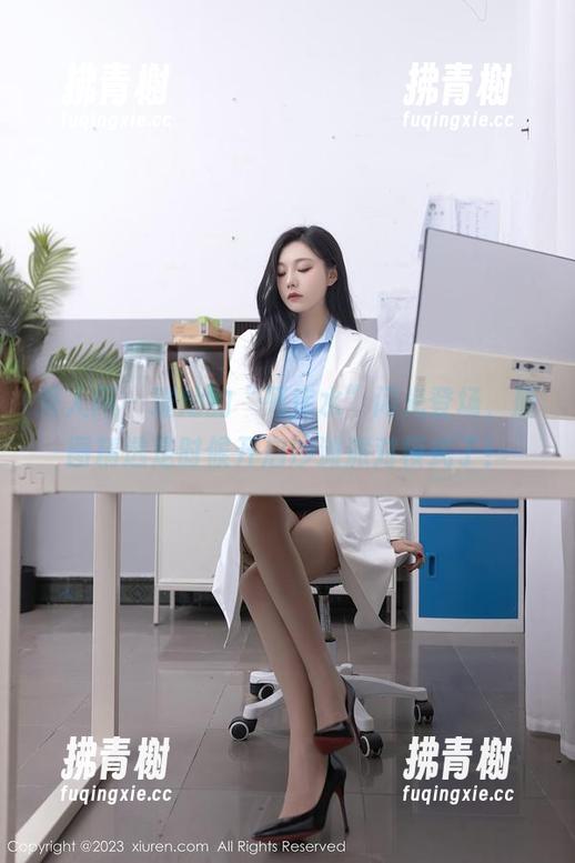 秀人网-璀灿 秀人网 - 璀灿的“死库水”闪光登场,原图精选是时候开启沙滩派对模式了!