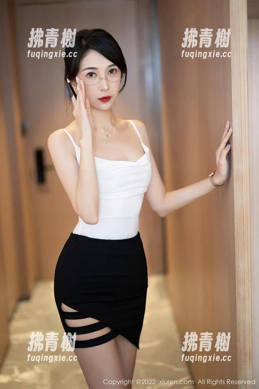 秀人网 - 优雅又清新的最新护士合集，甜白酱说这姿势在现实中也很常见哦。