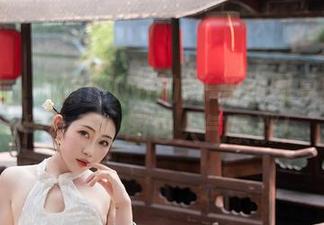 秀人网 – 肉晴MINI的JK和你同桌的壁纸作斗争？图包人气暴涨！