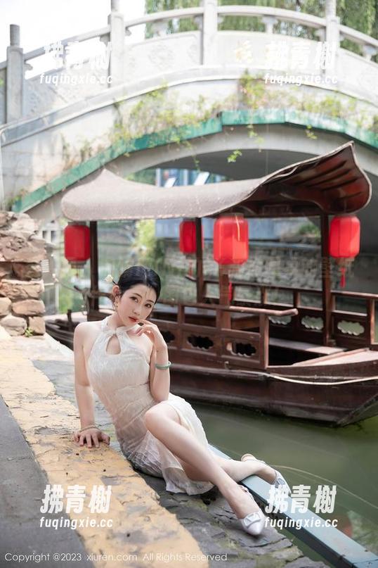 秀人网 - 肉晴MINI的JK和你同桌的壁纸作斗争？图包人气暴涨！