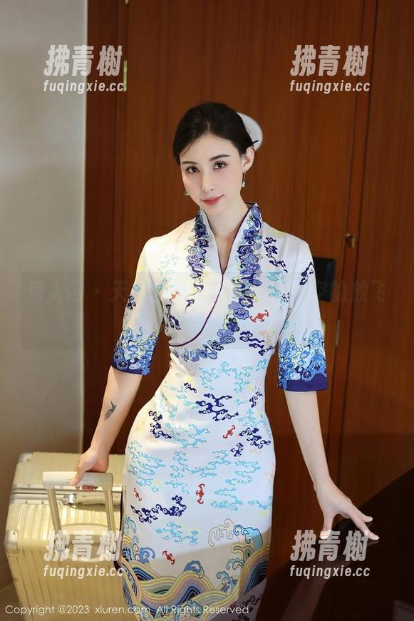 秀人网 - 天台精选：萌白酱在高空的放飞自我时刻