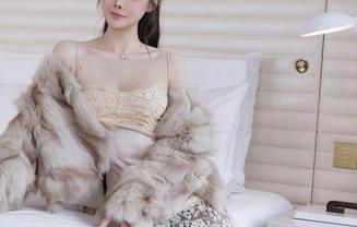 秀人网 – 韩珊珊最新短裙合集，准备好被这撩人的姿态击中吗？