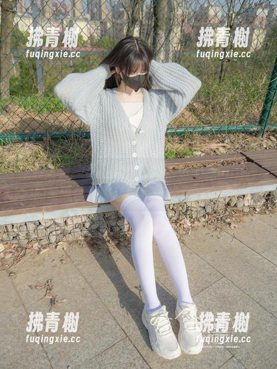 紧急企划 - 美腿合集在线，小奶糕Milky的壁纸值得为它刷新一下你的手机！