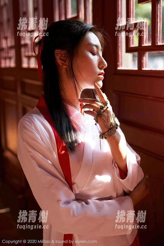 蜜桃社 - 当结衣遇到蕾丝，图包里的惊喜快来获取福利吧！