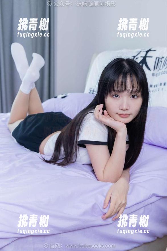 袜啵啵 - 小沫的高跟鞋写真，下载的时候顺便附赠一颗小心思？