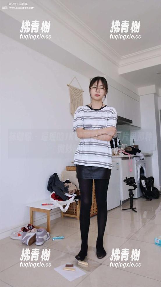 袜啵啵-瑶瑶 袜啵啵 - 瑶瑶的JK制服系列:图片里那种微妙的诱惑?