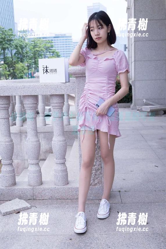 袜啵啵 - 稚予护士装写真，最新里的可爱温柔感
