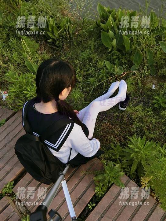 西尔酱 西尔酱的“露背效果”,让美图和资源分分钟变成流行趋势,跟得上吗?