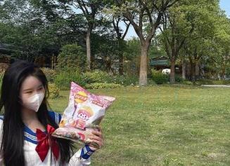 微密圈 – 当软妹小九九的灰丝遇上户外，生成全新美图奇迹图包！