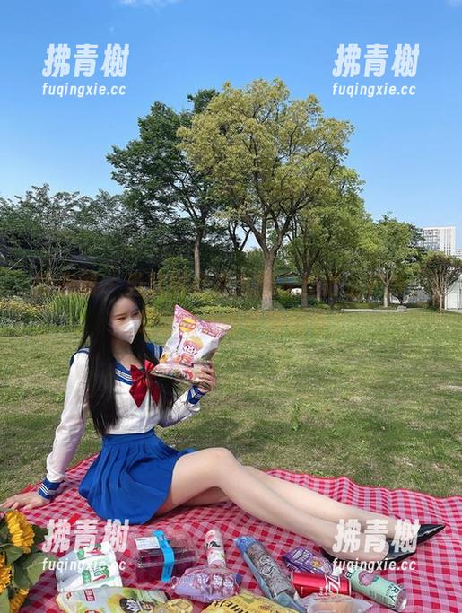 微密圈 - 当软妹小九九的灰丝遇上户外，生成全新美图奇迹图包！