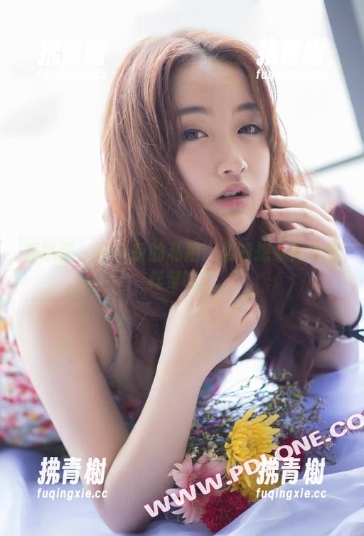 轰趴猫 - 苏小暖的私拍：你能想象修女这样穿吗？