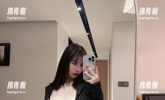 微密圈 - 半腿红丝——阿色的迷人姿态，原图直接下载，随时随意！