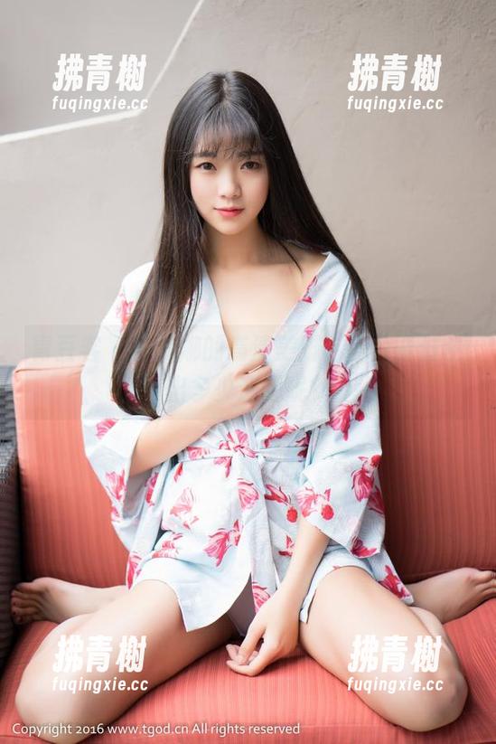 青豆客-可蕊娜 青豆客 - 可蕊娜的高清美脚,图片能催生出多少遐想呢?