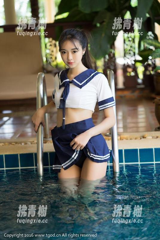 青豆客-徐妍馨Mandy 青豆客 - 更新!徐妍馨Mandy的海边写真,海浪不只是在拍打沙滩哦